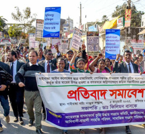 গোবিন্দগঞ্জে সাঁওতাল নারীকে লাঞ্ছনা ও সাঁওতালদের বাড়ী ঘরে অগ্নিকান্ডে জড়িতদের কঠোর শাস্তি দাবি