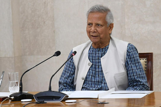 মাঠ প্রশাসনের শীর্ষ কর্মকর্তাদের সাথে প্রধান উপদেষ্টার বৈঠক