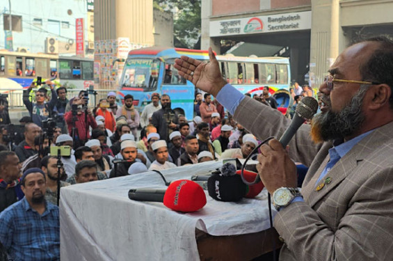 আওয়ামী লীগ রাজনীতিতে ব্যর্থ হয়ে ধ্বংসের পথ বেছে নিয়েছে: লায়ন ফারুক
