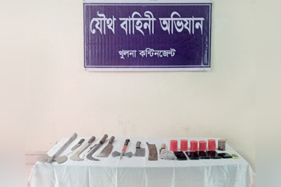 খুলনার শীর্ষ সন্ত্রাসী চিংড়ি পলাশ স্ত্রীসহ গ্রেপ্তার, অস্ত্র উদ্ধার