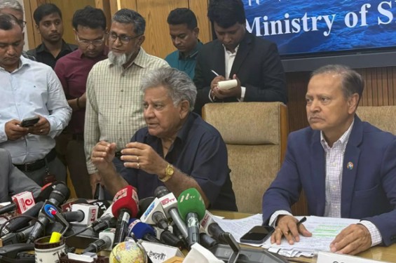 নৌযানে নির্ধারিত ভাড়ার বেশি নেওয়া যাবে না: শ্রম উপদেষ্টা