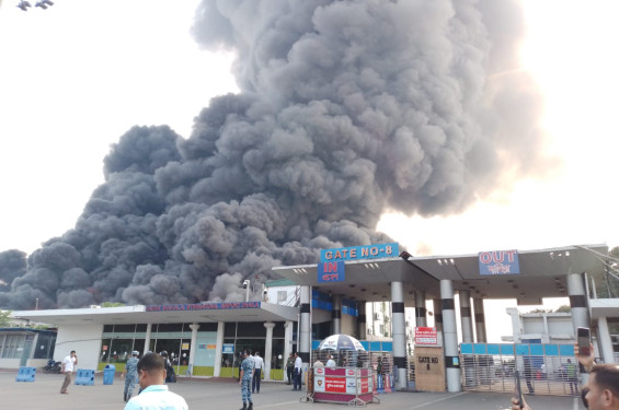 শাহজালাল আন্তর্জাতিক বিমানবন্দরের কার্গো এলাকায় আগুন