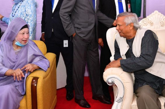 বেগম খালেদা জিয়ার সঙ্গে প্রধান উপদেষ্টার কুশল বিনিময়